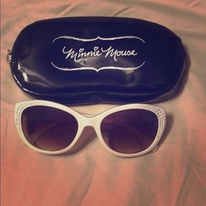 Minnie Mouse sunglasses with case